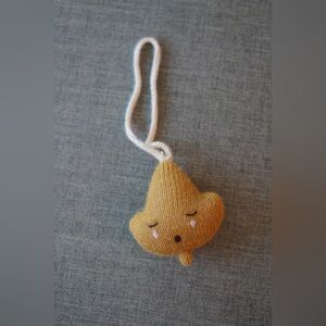 Main Sauvage Leaf Rattle